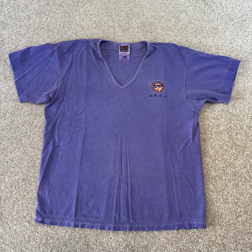 Purple V-Neck T-Shirt with Sunglasses Sun Graphic A.H.T.C. Casual Top Vtg size M